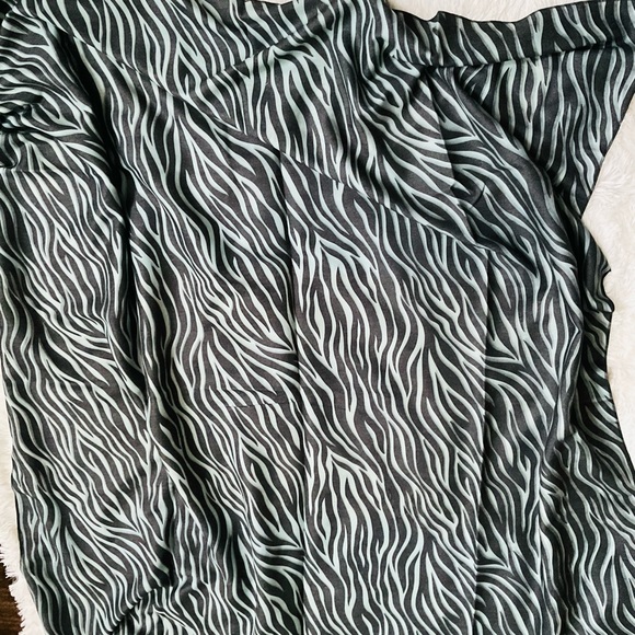 Ann Taylor Large Zebra 🦓 Shawl/Scarf - Picture 4 of 8